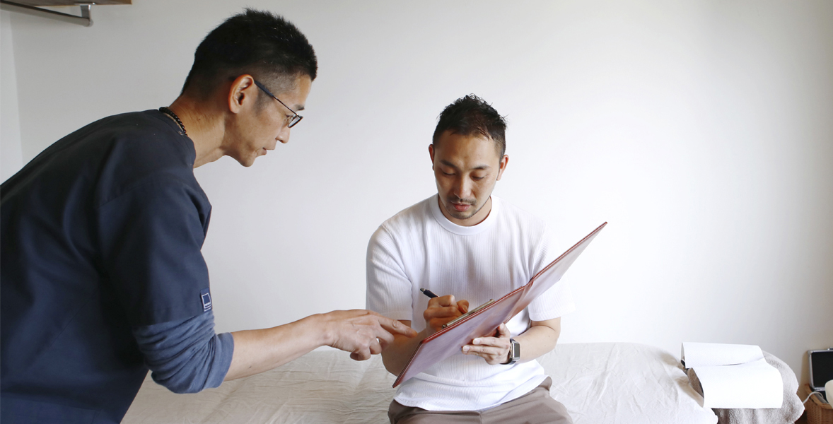 身体の状態を説明している様子