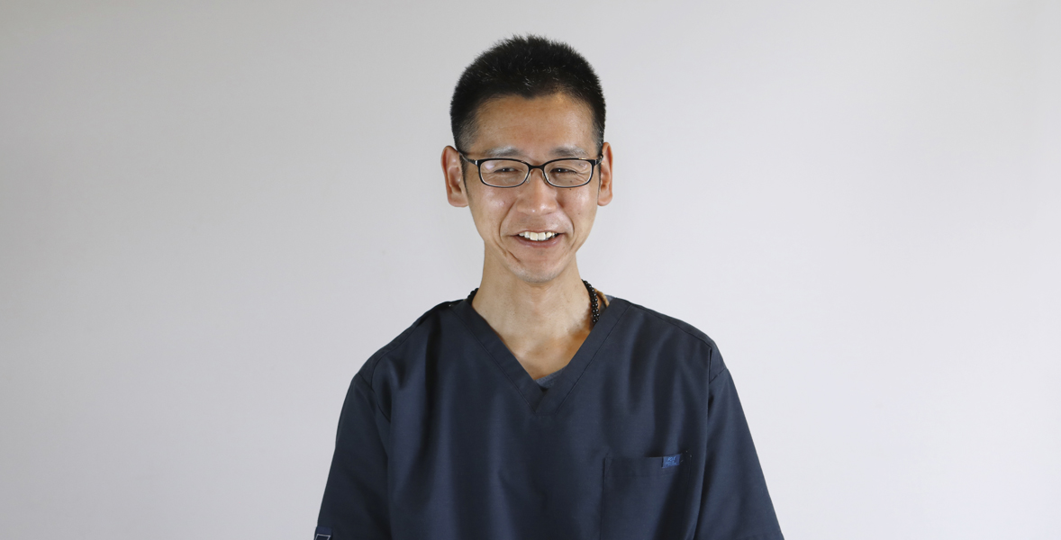 施術について説明する様子
